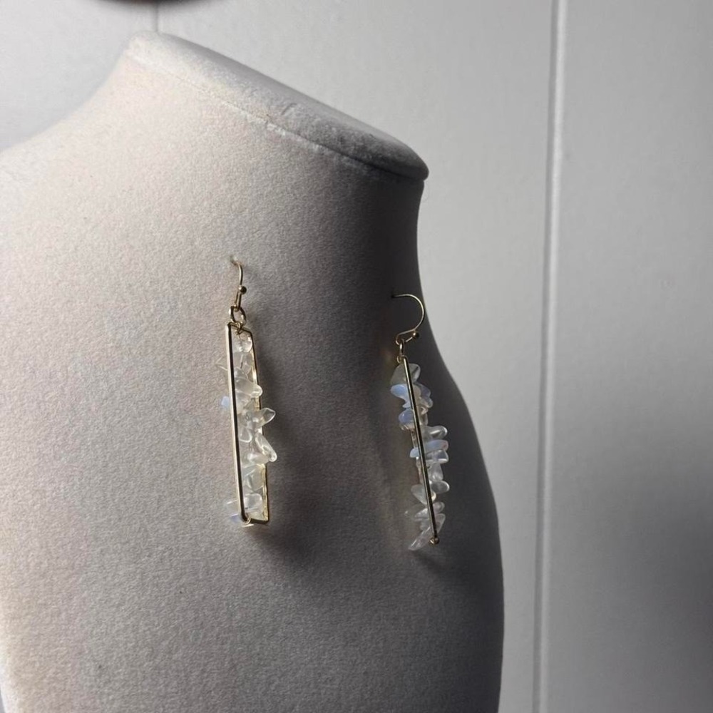 Gold Tone Rectangular Moonstone Chip Drop Dangle Earrings Boho Iridescent - Picture 4 of 8